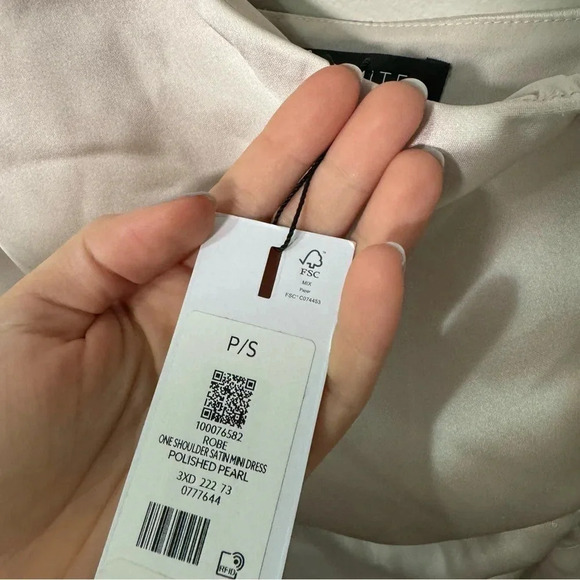 NWT DYNAMITE ONE SHOULDER SATIN MINI DRESS
POLISHED PEARL S - Picture 8 of 8